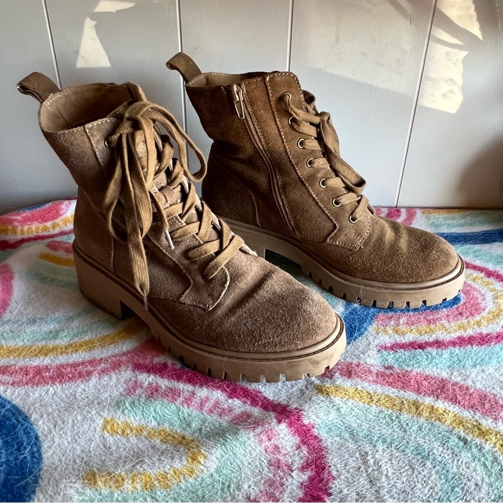 Crown Vintage Telinda Combat Boot Cow Suede Leather in Sesame Size 7M